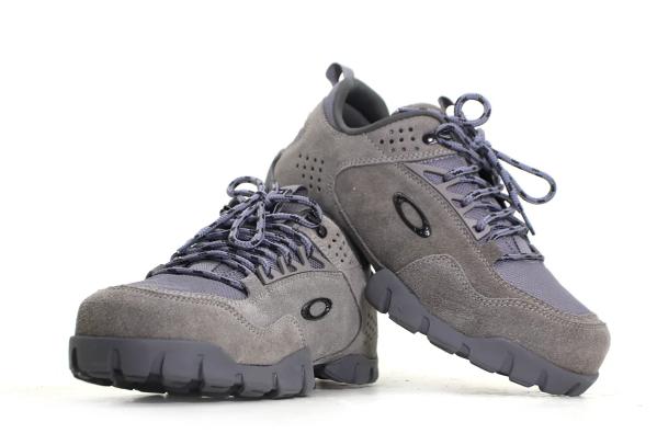 Oakley Modoc Low - Cinza